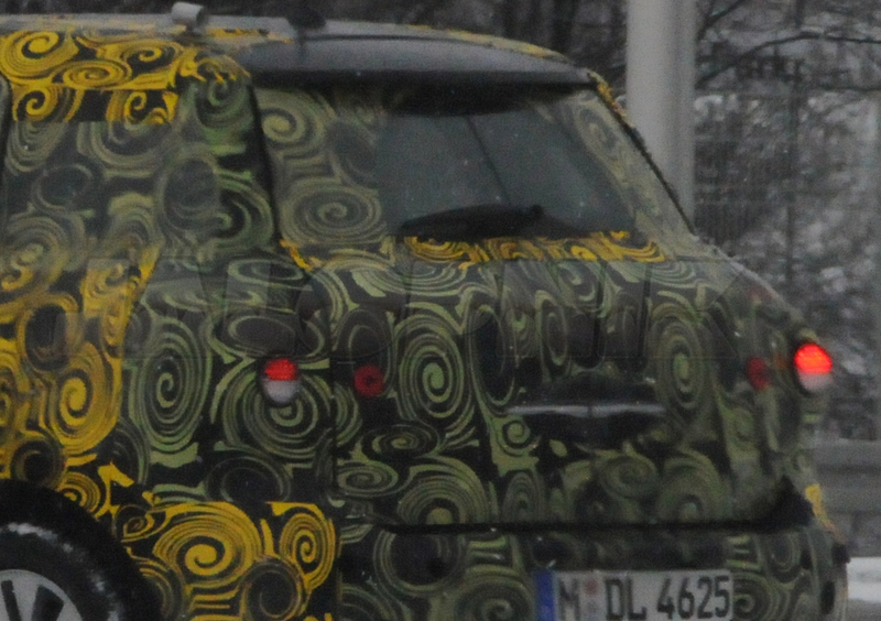 Illustration for article titled MINI Crossover: Little SUV Caught Braving Snowy Weather